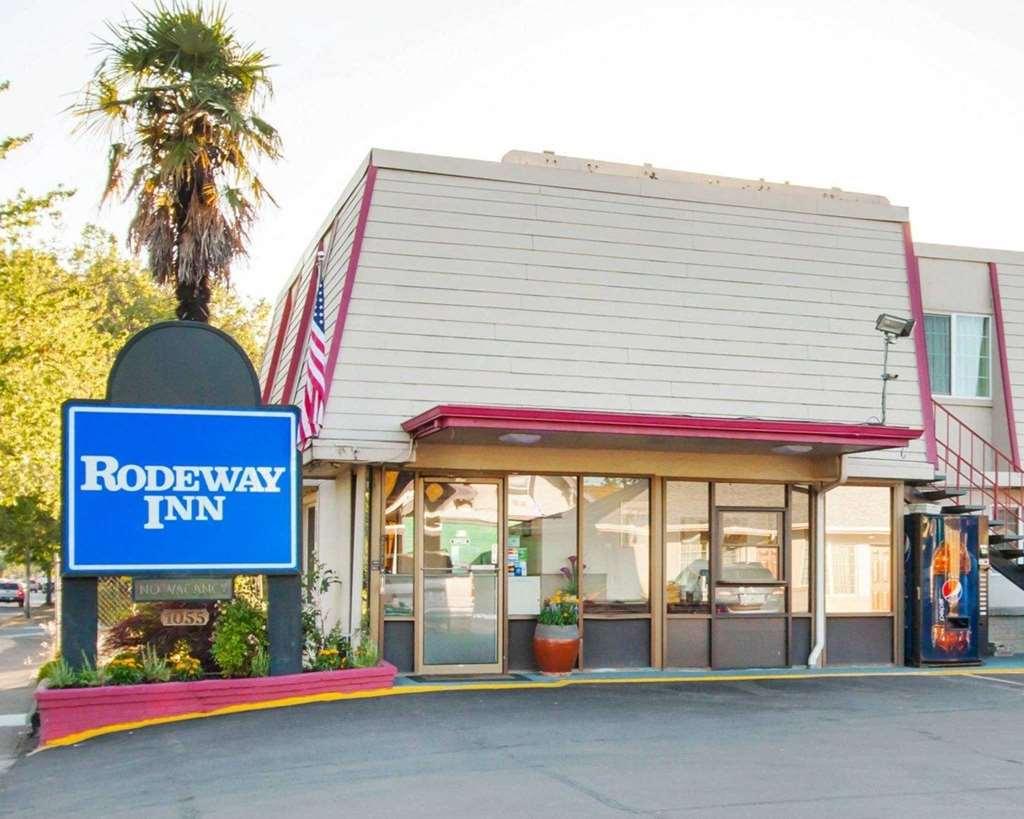Signature Inn Юджин Екстер'єр фото